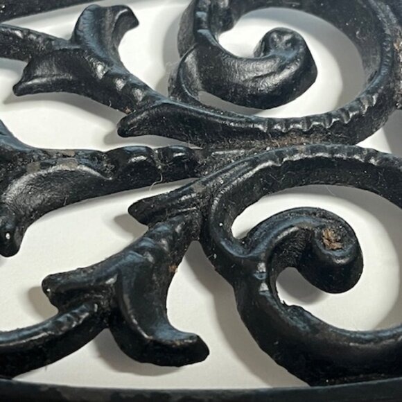 VTG Cathedral Cast Iron 3-Footed Trivet Pot Rest Dinner Serving Table 9"x4" - Picture 12 of 12